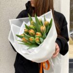 13 lalele oranj de bujorii