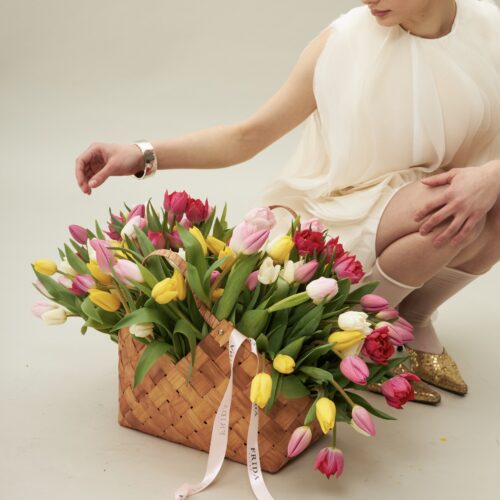 Корзинка с тюльпанами - фото 3